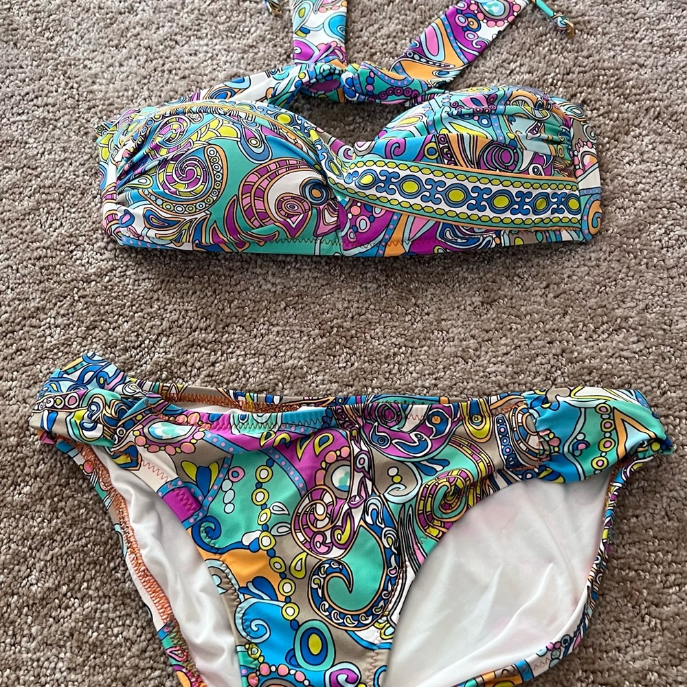 Trina Turk Colorful Bikini molded support bra top and flattering bottom 💙💜💚💗